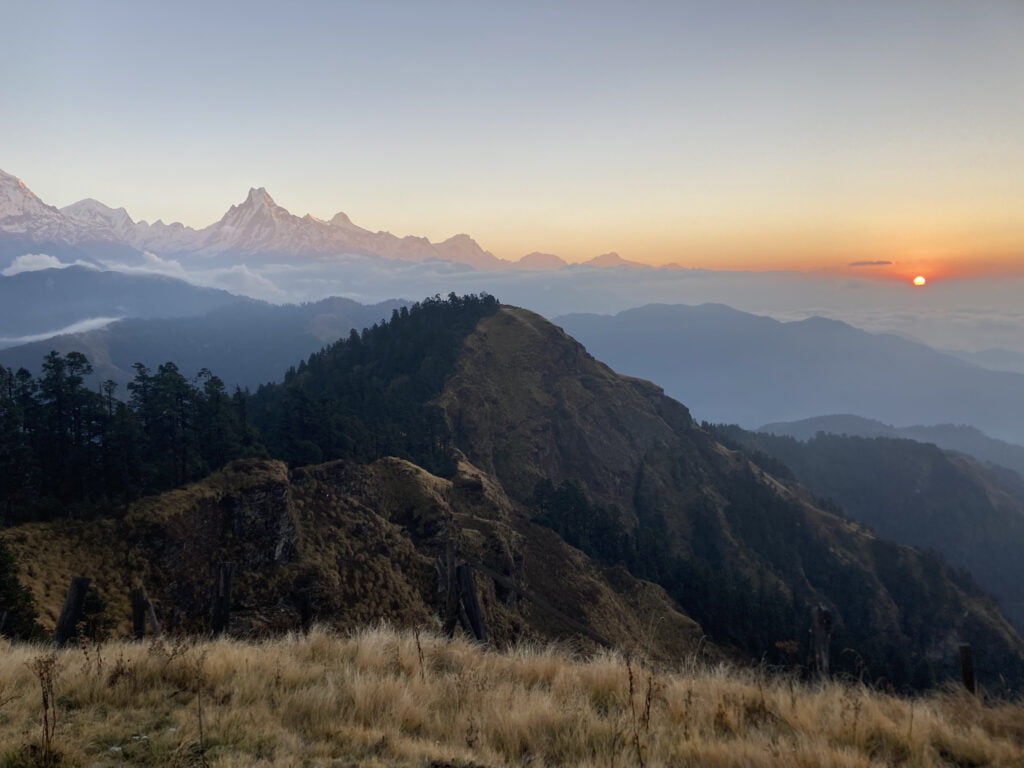 bergsvy från vandringen på vår kvinnoresa i Nepal