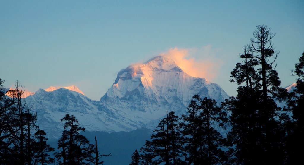 vita berg på vandringsresa Annapurna Base Canp