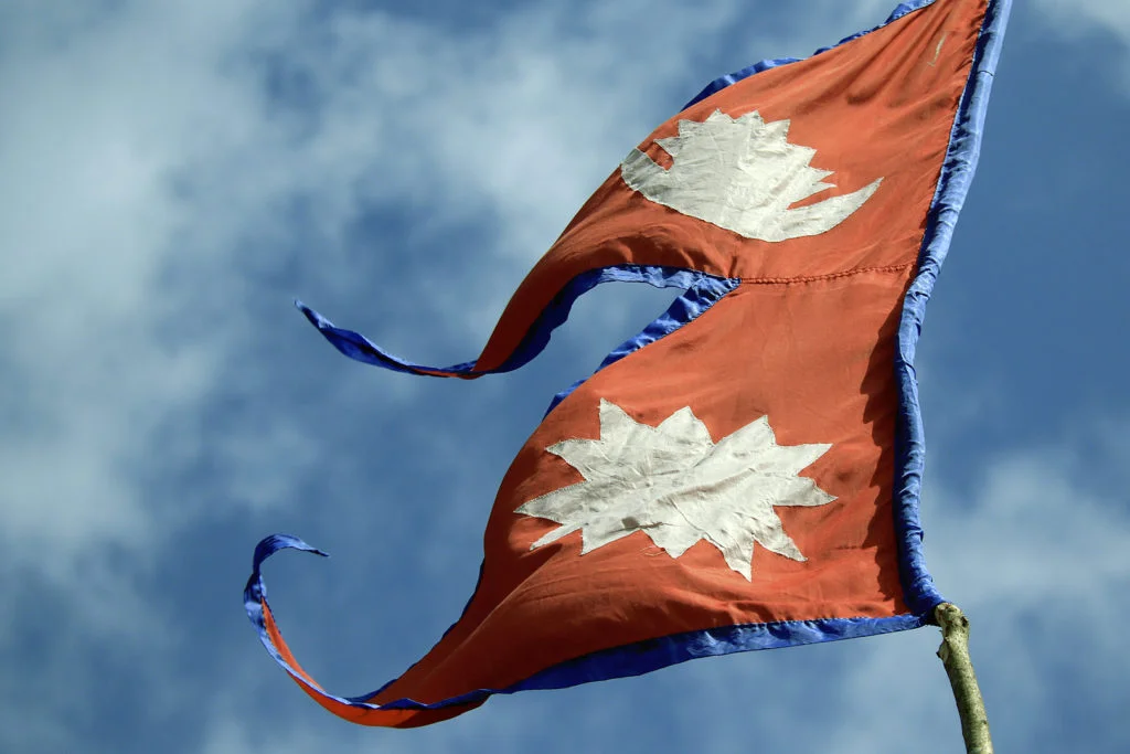 Nepals flagga, den enda av världens flaggor som inte fyrkantig
