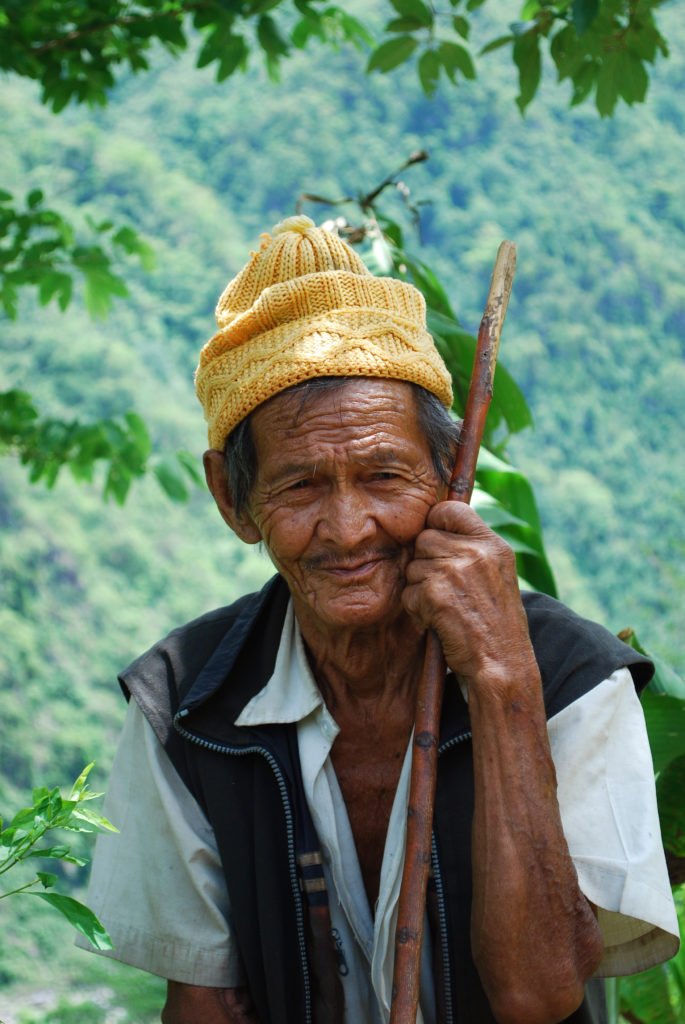 vandra i Nepal, möte med en äldre man