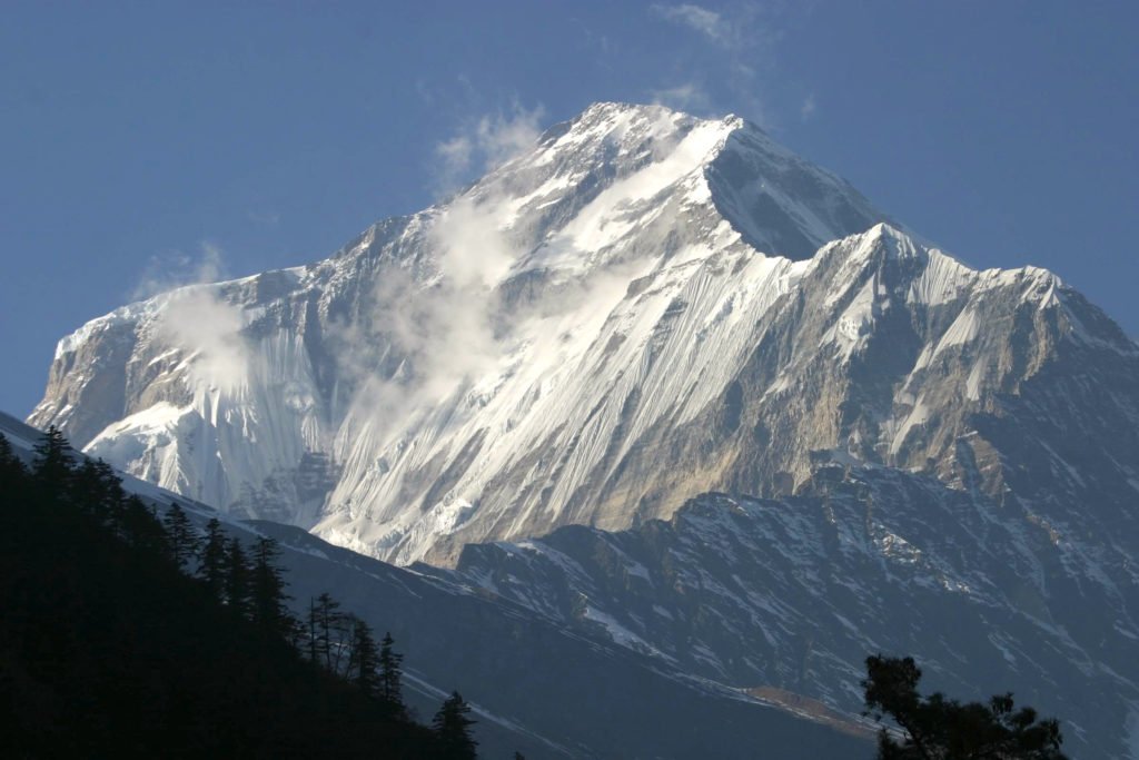 vandra i Nepal och se snötäckta berg